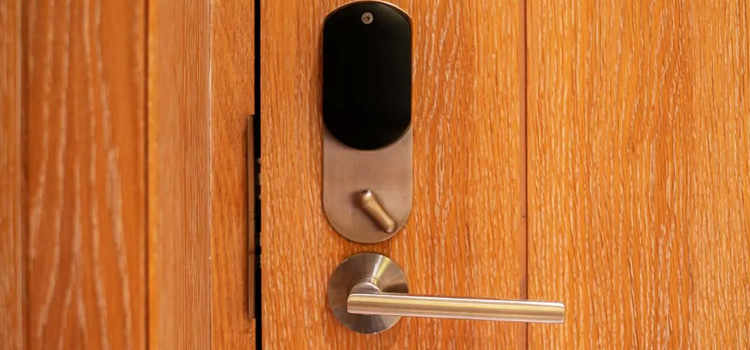 Automatic Locking Door Knob Templeton